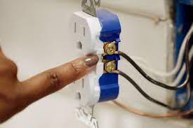 Electrical wiring connections for installing an electrical receptacle. Wiring An Outlet In The Middle Of A Circuit