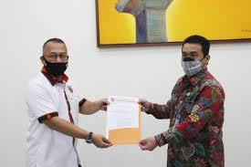 Setelah beres penyerahan sk tersebut, menurut indra marlon menyampaikan, kepada ketua terpilih, kami menitipkan organisasi pemuda pancasila khususnya pac banjaranyar supaya bisa lebih. Sekjen Mpn Pemuda Pancasila Serahkan Sk Mpo Mpn Ke Wagub Dki Jakarta