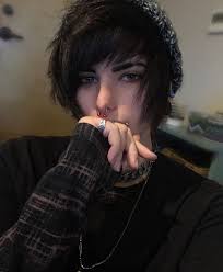 Maza With Short Hair Cute Emo Boys Cute Emo Emo Boy Hair