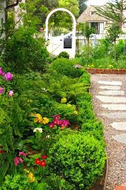 29 Easy Diy Cottage Projects You Can Create To Accent Your Home Cottage Garden Designs Design Shabby Chic Garden Shabby Chic Furniture Shabby Chic Wallpaper