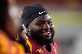 Travis Valdez's Instagram, Twitter & Facebook