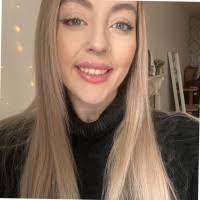 Elise Arnold's Instagram, Twitter & Facebook