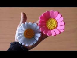 Jika anda sedang mencari rekomendasi cara membuat bunga dari kain flanel untuk hadiah Ide Kreatif Membuat Bunga Daisy Dari Kain Flanel Youtube Bunga Kain Tenun Bunga Kain Flanel