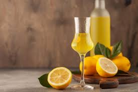 Provate a fare il limoncello in casa. Come Fare Il Liquore In Casa Dal Nocino Al Limoncello Gambero Rosso