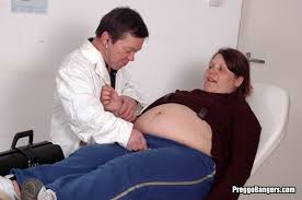 Descalza y embarazada (adictas a la pija) - Escena 1