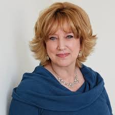 Kelly Chisholm's Instagram, Twitter & Facebook