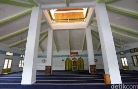 Contohnya cellarius, membagi sejarah eropa ke dalam tiga periode waktu, yaitu zaman kuno (500. Menelisik Sejarah Perkembangan Islam Di Timur Nusantara
