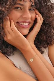 Julia Nutt's Instagram, Twitter & Facebook