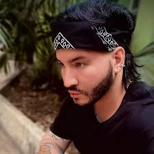 Cambiar a Tony Dize por Yaviah 🤔 En el año 2009 se dio a conocer un  movimiento realizado entre 2 sellos discográficos del género urbano. WY  Records y Pina Records. Ambas empresas