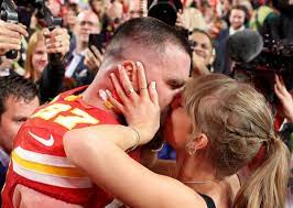 TAYLOR SWIFT NOVIO |Taylor Swift y Travis Kelce disfrutan de una escapada  romántica al Lago Como