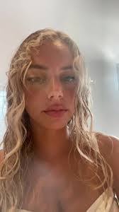 Leah Long's Instagram, Twitter & Facebook