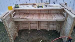 5 Einfache Schritte Wie Sie Bartresen Aus Paletten Selber Bauen Diy Garten Zenideen Bar Selber Bauen Theke Selber Bauen Tresen