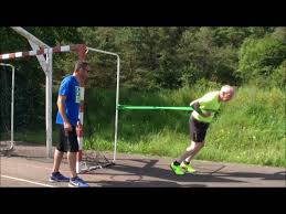 Cette baisse de régime peut être renforcée par des maladies ou des accidents de la vie. Sport Apres 60 Ans Exemple D Entrainement Pour Garder La Forme Youtube
