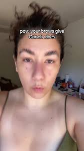 Todo el tiempo. Someone help no se hacerme las cejas #grinch #grinchbrows  #cejasgrinch #thegrinch #thegrinchedit