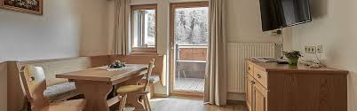 Finden sie informationen, preise, angebote, fotos, und nehmen sie kontakt mit klein aber fein, lautet die devise der pension schönblick, um ihnen die beste zeit des jahres so. Appartements Hotel Garni Schonblick Appartements Zimmer In Solden