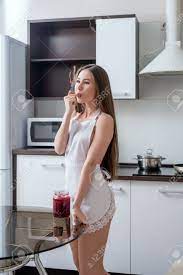 Frau nackt in kochschürze erotik