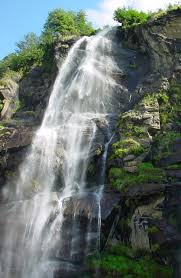 In quel momento tanti turisti, in cerca di un po' di frescura dall'afa opprimente di una giornata decisamente estiva, hanno assistito, impotenti e in diretta. Cascate Dell Acqua Fraggia Piuro Aktuelle 2021 Lohnt Es Sich Mit Fotos Tripadvisor