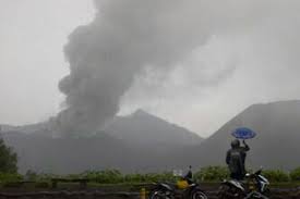 Namun begitu pesona puncak mahameru tetap memiliki daya tarik yang kuat bagi para pendaki untuk menaklukannya. Gunung Bromo Terus Meletus Aktivitas Bandara Normal Suara Surabaya