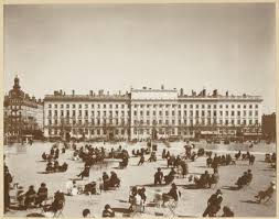 La Place Bellecour Dans Les Annees 1940 Fonds Jules Sylvestre 1859 1936 Bellecour Lyon Paris Ile De France Photos Historiques