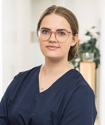 Alice Scharping's Instagram, Twitter & Facebook