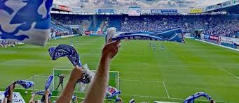 Er ist auch der einzige deutsche, der diesen titel mit verschiedenen vereinen gewann. Saisonauftakt Des F C Hansa Rostock Von Der Aufstiegseuphorie Zum Absoluten Var Frust Turus Net Magazin