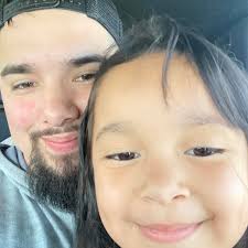 My husband and I are moving to San Antonio in May . He wants to work the  oil rigs but has no experience. He just wants to get his foot in the