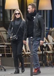The coldplay singer and the peaky blinders star have been dating since august, not long after martin split with jennifer lawrence. Chris Martin And Annabelle Wallis Share Passionate Kiss In Paris Chris Martin Annabelle Wallis My Style