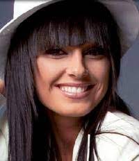 Dopo un'intensa attività di concerti anche nel 2006 partecipa al festival di sanremo: Biografia Di Marina Rei Fullsong It