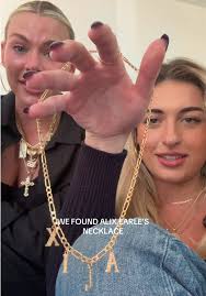 Hand Chain Alix Earle