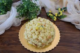 Torta all'ananas fresca e colorata, un dolce di pan di spagna rettangolare, con un ripieno alla crema delicato e gustoso. Torta Mimosa Facile Ricetta Con Ananas Le Ricette Di Francesca