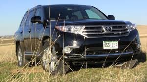 The midsize suv features seating for up to eight while maintaining space to stow the groceries behind the back row. Review 2013 Toyota Highlander Limited 4wd Luxurious And Quick The Fast Lane Car