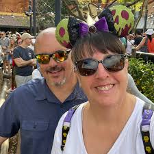 Guess what kind of wreath I made from these ribbon scraps ⬇️