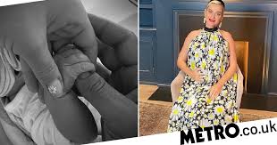 Katy perry (@katyperry) | твиттер. Katy Perry Baby The Hints She Dropped Of Her Daughter S Name Metro News