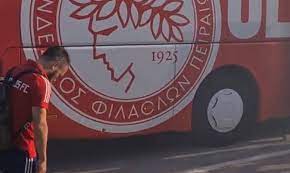 «δωστε τα ολα, να με περιμενει ο βιειρινια με το κυπελλο». De8fforp5z8hlm