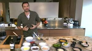 Originaire de l'aveyron, cyril lignac a été marqué dès l'enfance par la joyeuse ambiance des dîners. The Shirt Green Khaki Cyril Lignac In All Cooking In The Kitchen With Cyril Lignac Spotern