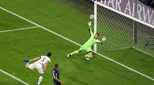 Με την συμπλήρωση μισής ώρας παιχνιδιού οι παίκτες του φερνάντο σάντος κατάφεραν να ανοίξουν το σκορ στην αναμέτρηση με τους γάλλους μετά από εύστοχη εκτέλεση. Triara H Portogalia Alwse To Monaxo H Gallia E Thessalia Gr