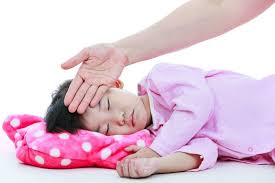 Selain membantu membuat kondisi kesehatan anak menjadi lebih baik dengan mengkonsumsi obat ini, ada juga 3 pilihan obat penurun panas anak yang bagus yang bisa dicoba dan disesuaikan dengan kondisi anak. Cara Menurunkan Demam Anak Dan Kapan Harus Waspada Alodokter