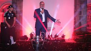 Bayerns vorstandsvorsitzender war in den vergangenen. Fc Bayern Zuruck In Munchen Soder Gratuliert Dem Triple Sieger Br24