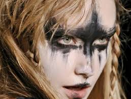 1001 Original Ideas To Create A Simple And Economical Halloween Makeup Create Economi Viking Makeup Warrior Makeup Viking Face Paint