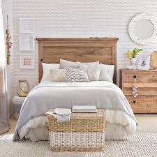 Many children love the beach, so it's no wonder the location is a popular theme for a kid's bedroom. Beach Themed Bedrooms Coastal Bedrooms Nautical Bedrooms