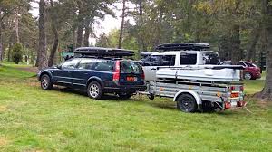 Volvo Xc70 Liftkit With Camp Trailer And Rooftop Tent France Bivouac Et Tourisme Tente De Toit Hussarde Et James Tourisme Camions Volvo Caravanes De Camping