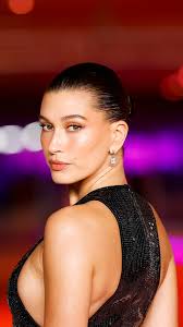 Megan Fox debuts new blond hair