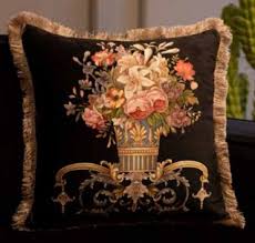 Il cuscino d'arredo alina è stato creato per dare all'ambiente un'aria giovanile e moderna. Casa Padrino Cuscino Barocco Di Lusso In Velluto Vaso Con Fiori Nero Multicolore Marrone 45 X 45 Cm Cuscino Decorativo Stampato Con Frange Accessori Decorativi Barocchi Casa Padrino De