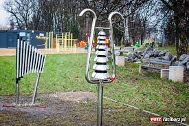 Stale utrzymuje się zainteresowanie średnich i dużych przedsiębiorstw w inwestycje na terenie powiatu. Galeria Arykulu Grajace Bulwary Nad Odra Nowe Atrakcje W Parku Zamkowym Nasz Raciborz Raciborski Portal Informacy Music Garden Park Playground Playground