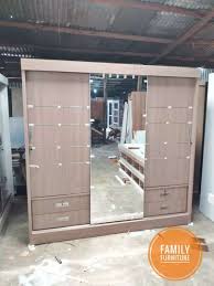 Dapatkan lemari ini dengan harga rp. Lemari Pakaian Sliding 3 Pintu Minimalist Cream Kombinasi Kaca Tengah Mebel 770811511