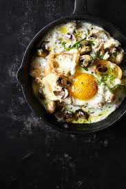 Creamy Mushrooms With Egg And Shredded Chicken On Toast Serving Dumplings Recipe Stuffed Mushrooms Best Lunch Recipes Creamy Mushrooms