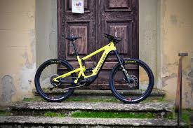 Santa Cruz Heckler Im Ersten Test E Debut Einer Kultmarke In 2020 Mountainbike Santa Cruz E Bike