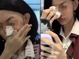 Phải tẩy trang ngay cửa hải quan vì... máy không nhận ra mặt