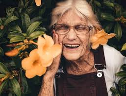 Keitija Perija ietusē kopā ar vīramāti. FOTO