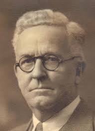 Robert Wortham's Instagram, Twitter & Facebook